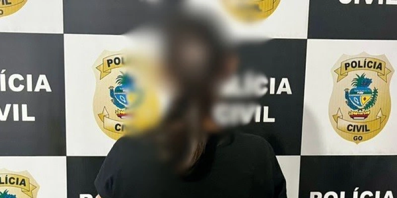 Mulher presa por estupro de vulnerável na modalidade de omissão contra os filhos, em Pontalina - Divulgação / Polícia Civil 