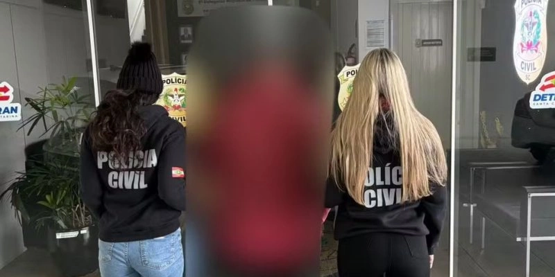 Homem suspeito de armazenar pornografia infantojuvenil é preso em SC - Polícia Civil/ Divulgação