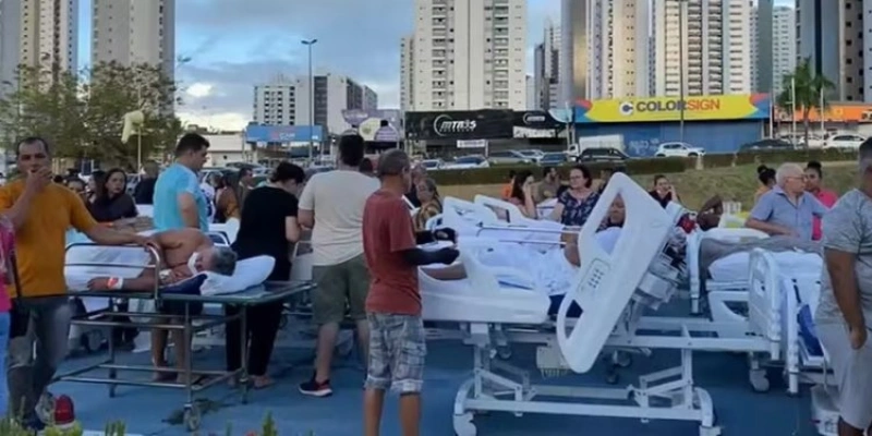 Pacientes na parte externa do Trauma. Unidade foi evacuada por conta do incêndio. - Pedro Hugo/TV Cabo Branco