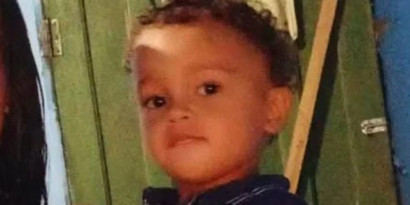 Reynan Neves Santana, de 2 anos, morreu após cair da moto pilotada pela mãe na Bahia - Arquivo pessoal