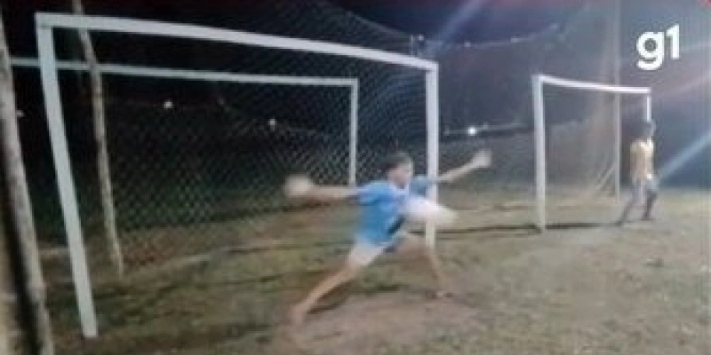 Adolescente morre ao ser atingido por bola no peito em campeonato de pênaltis no AM, diz família - Redes Sociais