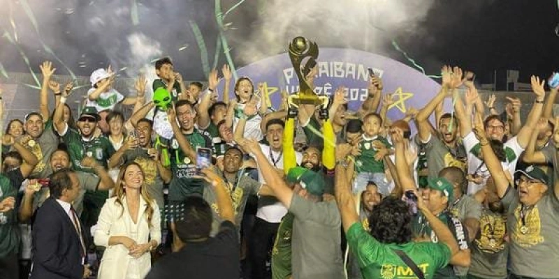 Jogadores do Sousa comemorando o título do Campeonato Paraibano 2025 - Iaco Lopes / TV Cabo Branco