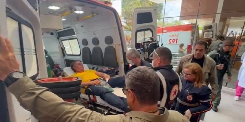 Bolsonaro chega de ambulância a hospital de Natal - Inter TV Cabugi/Reprodução