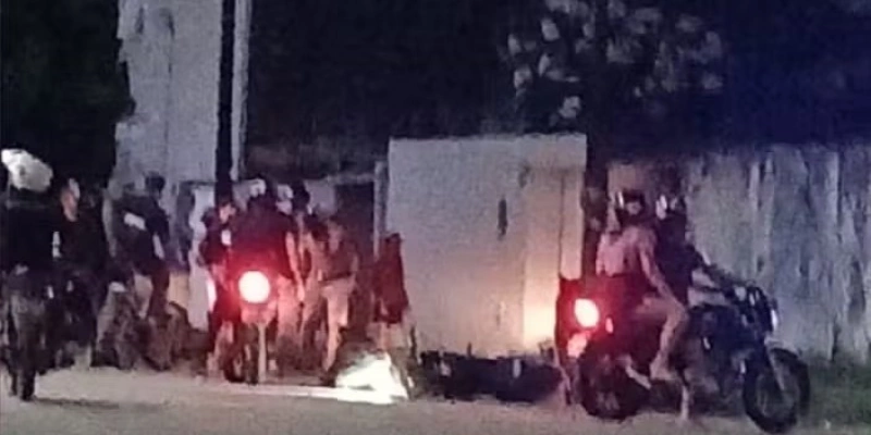 Ao chegarem ao local, os policiais encontraram um homem em óbito, ao lado de uma motocicleta - Reprodução