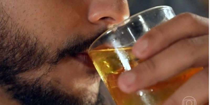 Brasil compra mais de 2 mil ampolas de antídoto pra intoxicação por metanol - Reprodução / Jornal Nacional / TV Globo