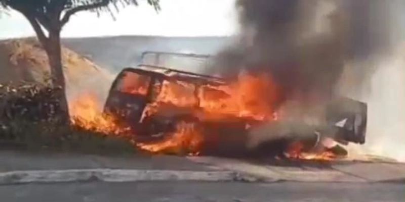 Carro da Prefeitura de Boa Ventura pega fogo - Redes Sociais