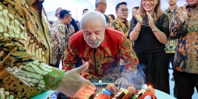 Presidente Lula comemorando seu aniversário durante viagem à Indonésia na última semana - Ricardo Stuckert/PR
