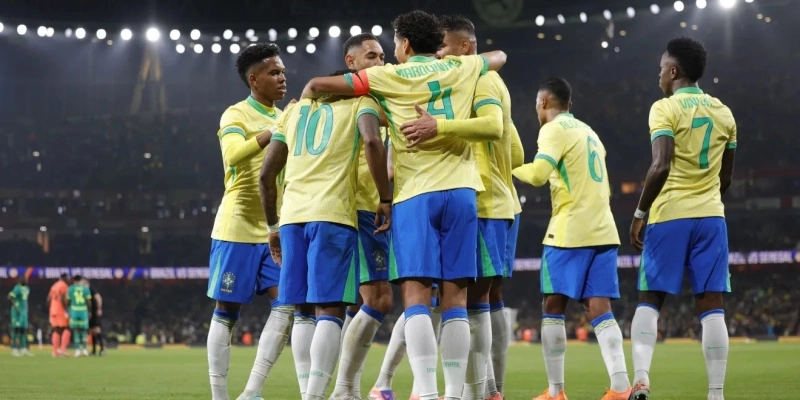 Jogadores da Seleção Brasileira comemoram o segundo gol na vitória sobre Senegal - Rafael Ribeiro/CBF