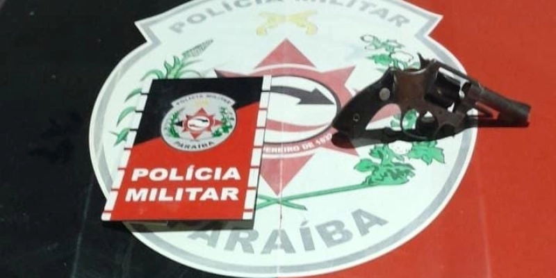 Arma apreendida com o suspeito - Polícia Militar