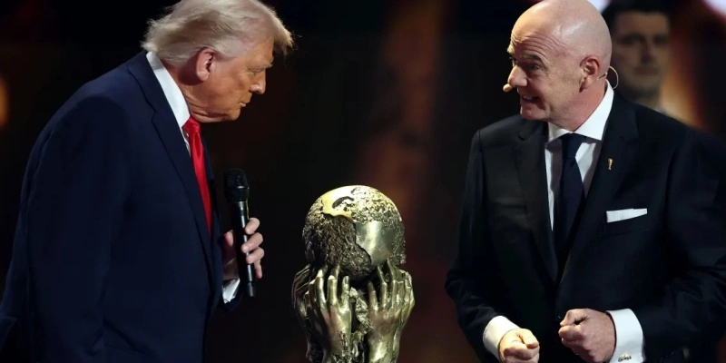 Donald Trump recebe o Prêmio da Paz da Fifa de Gianni Infantino - Michael Regan - FIFA/FIFA via Getty Images