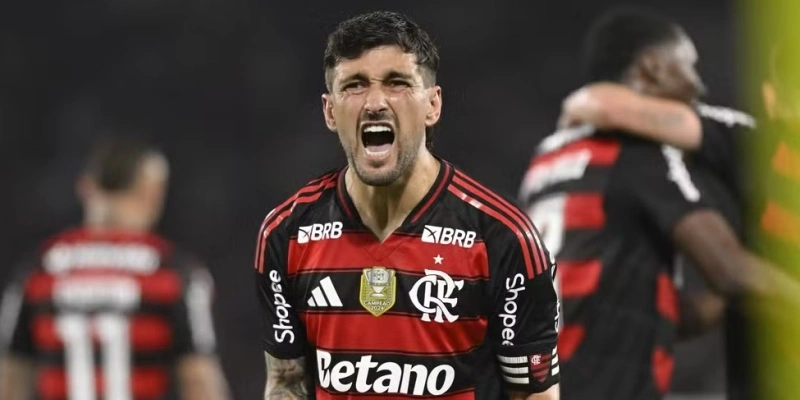 Arrascaeta comemora gol do Flamengo contra o Bragantino - André Durão