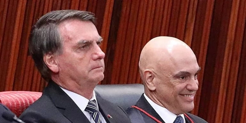 Bolsonaro e Alexandre de Moraes - Folhapress 