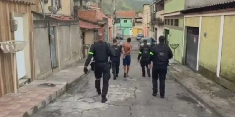 Polícia faz nova fase da Operação Contenção na Vila Kennedy - Reprodução/TV Globo