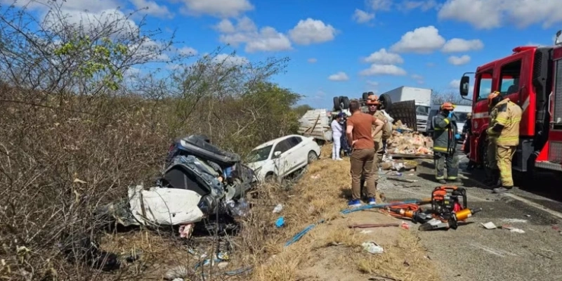 Acidente na BR-230 deixa cinco mortos e outros feridos, em Soledade - Ademar Trigueiro/TV Paraíba