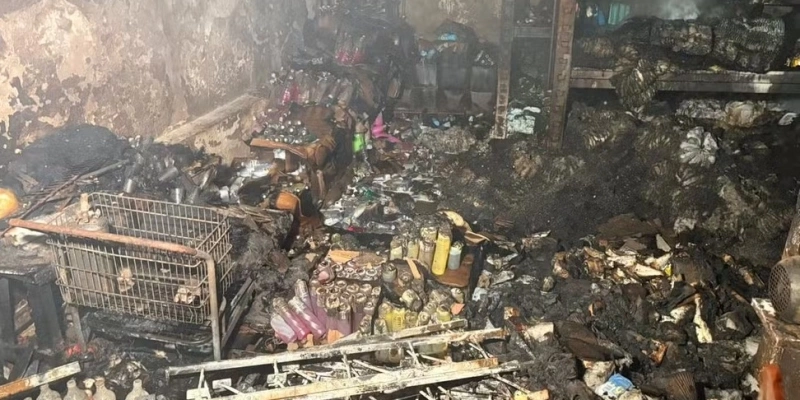 Incêndio em mercado de Campina Grande não deixou ninguém ferido, mas destruiu mercadorias - Lídice Pegado/TV Paraíba