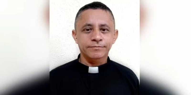 Padre é denunciado por transfobia após falas durante missa no Ceará - Diocese de Quixadá/Reprodução